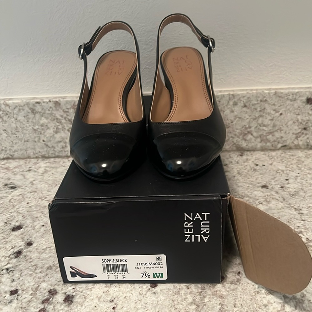Naturalizer block heeled black shoes, designer look, size 7 1/2 wide. New
